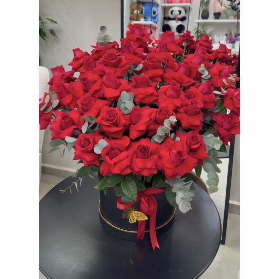 Kutuda 50 Muhteşem Gül 