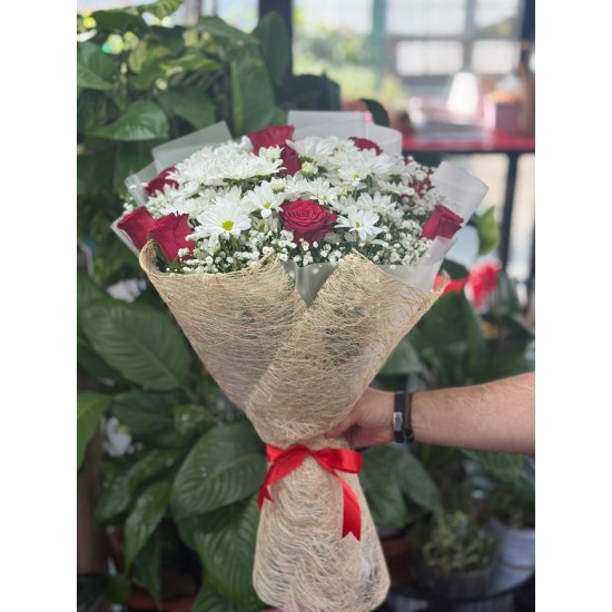 10 Gül ve Papatyalar Buketi 