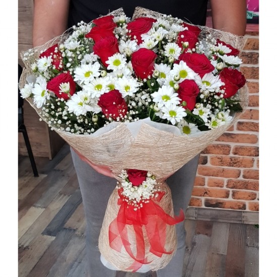 16 Gül ve Papatyalar Buketi 